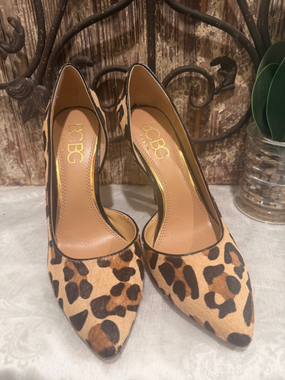 BCBG leopard pumps shoes heels size 9.5 - Picture 3 of 10